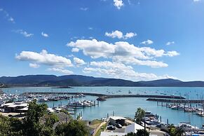 Magnums Airlie Beach