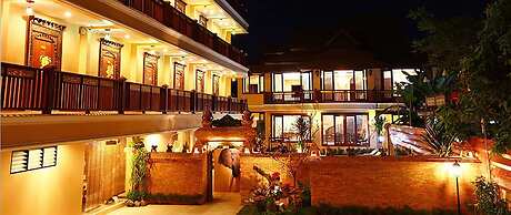 At Chiang Mai Hotel