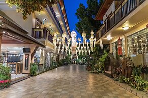 At Chiang Mai Hotel