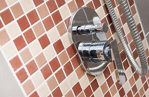 Holiday Villa Hotel & Suites