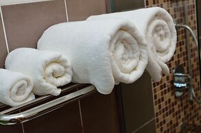 Holiday Villa Hotel & Suites