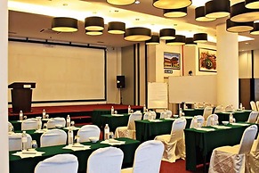 Holiday Villa Hotel & Suites