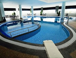 Holiday Villa Hotel & Suites