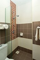 Holiday Villa Hotel & Suites