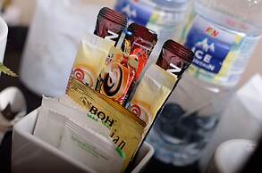 Holiday Villa Hotel & Suites