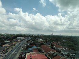 Holiday Villa Hotel & Suites