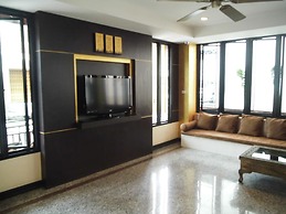 Baan Chalelarn Hotel