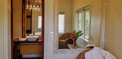 Iguana Lodge Beach Resort