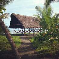 Iguana Lodge Beach Resort