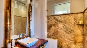 Iguana Lodge Beach Resort