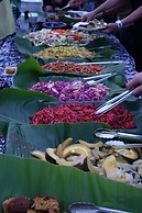 Iguana Lodge Beach Resort