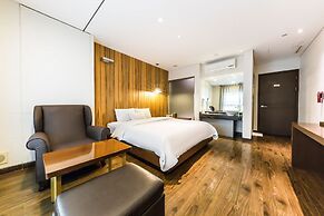 F HOTEL Yeongdeungpo