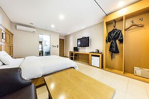 F HOTEL Yeongdeungpo