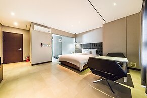 F HOTEL Yeongdeungpo