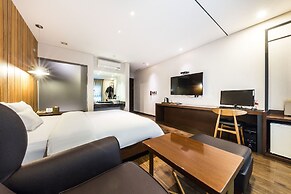 F HOTEL Yeongdeungpo