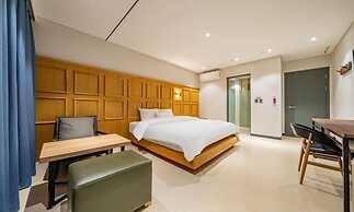 F HOTEL Yeongdeungpo