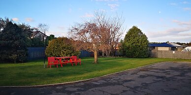Colonial Lodge Motel