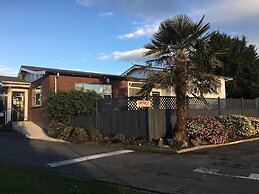 Colonial Lodge Motel