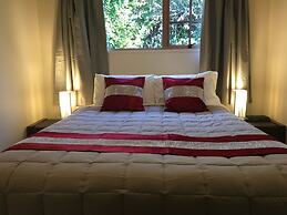 Colonial Lodge Motel