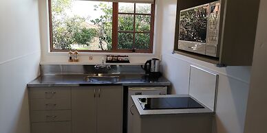 Colonial Lodge Motel