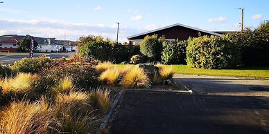 Colonial Lodge Motel