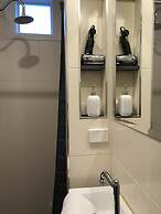 Captain's Retreat Apartments and Cottages