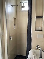 Captain's Retreat Apartments and Cottages