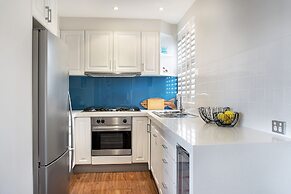 Captain's Retreat Apartments and Cottages