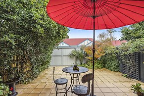 Captain's Retreat Apartments and Cottages