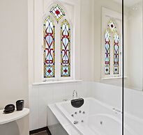 Captain's Retreat Apartments and Cottages