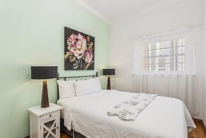 Captain's Retreat Apartments and Cottages