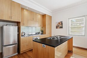 Captain's Retreat Apartments and Cottages