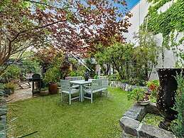 Captain's Retreat Apartments and Cottages