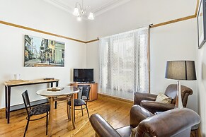 Captain's Retreat Apartments and Cottages