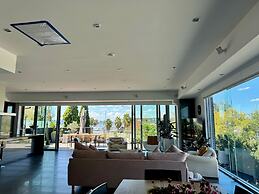 Captain's Retreat Apartments and Cottages