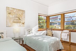 Captain's Retreat Apartments and Cottages