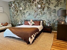 Captain's Retreat Apartments and Cottages