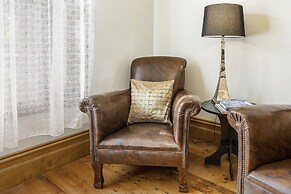 Captain's Retreat Apartments and Cottages