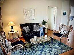 Captain's Retreat Apartments and Cottages