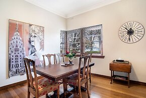 Captain's Retreat Apartments and Cottages