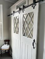 Captain's Retreat Apartments and Cottages