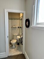 Captain's Retreat Apartments and Cottages