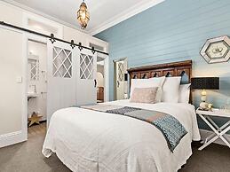 Captain's Retreat Apartments and Cottages