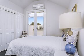 Captain's Retreat Apartments and Cottages