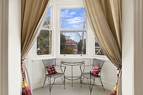 Captain's Retreat Apartments and Cottages