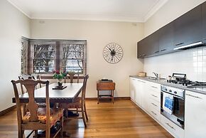 Captain's Retreat Apartments and Cottages