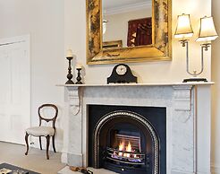 Captain's Retreat Apartments and Cottages