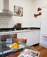 Captain's Retreat Apartments and Cottages