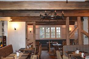 Three Horseshoes