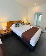 Bush Inn Court Motel